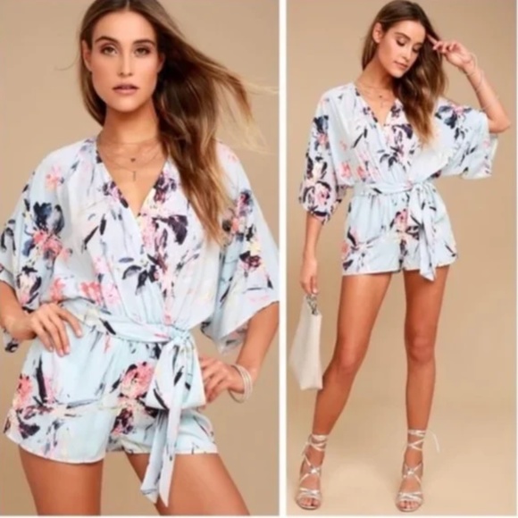 NWT LULU'S Parasio Light Blue Floral Romper With Tie Kimono Size Small S - Picture 1 of 11